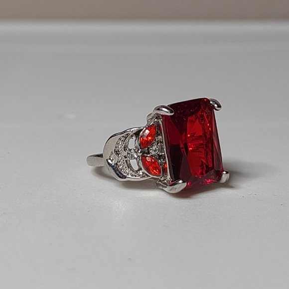 Silver Tone And Red Plastic Ring Size 6.75 - Picture 4 of 11